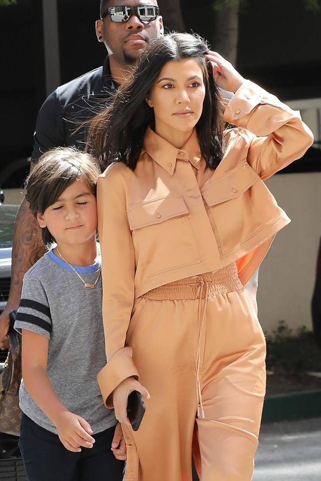 Kourtney Kardashian w przepięknej stylizacji spaceruje z synem!