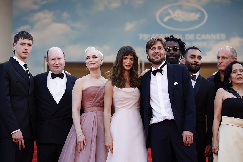 Kim jest influencerka z filmu “W Trójkącie”? Charlbi Dean zmarła kilka miesięcy temu