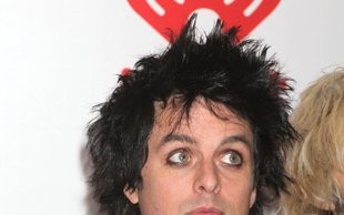 Billie Joe z Green Day awanturuje się na scenie [VIDEO]
