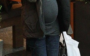 Malinowska w poszukiwaniu dziecięcych ciuszków (FOTO)