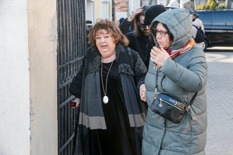 Pogrzeb Mariana Turskiego. Monika Olejnik z partnerem, Rafał Trzaskowski, dawno niewidziana Gołda Tencer…