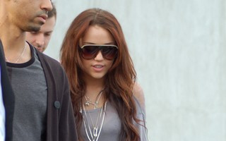 Miley Cyrus już usuwa tatuaż