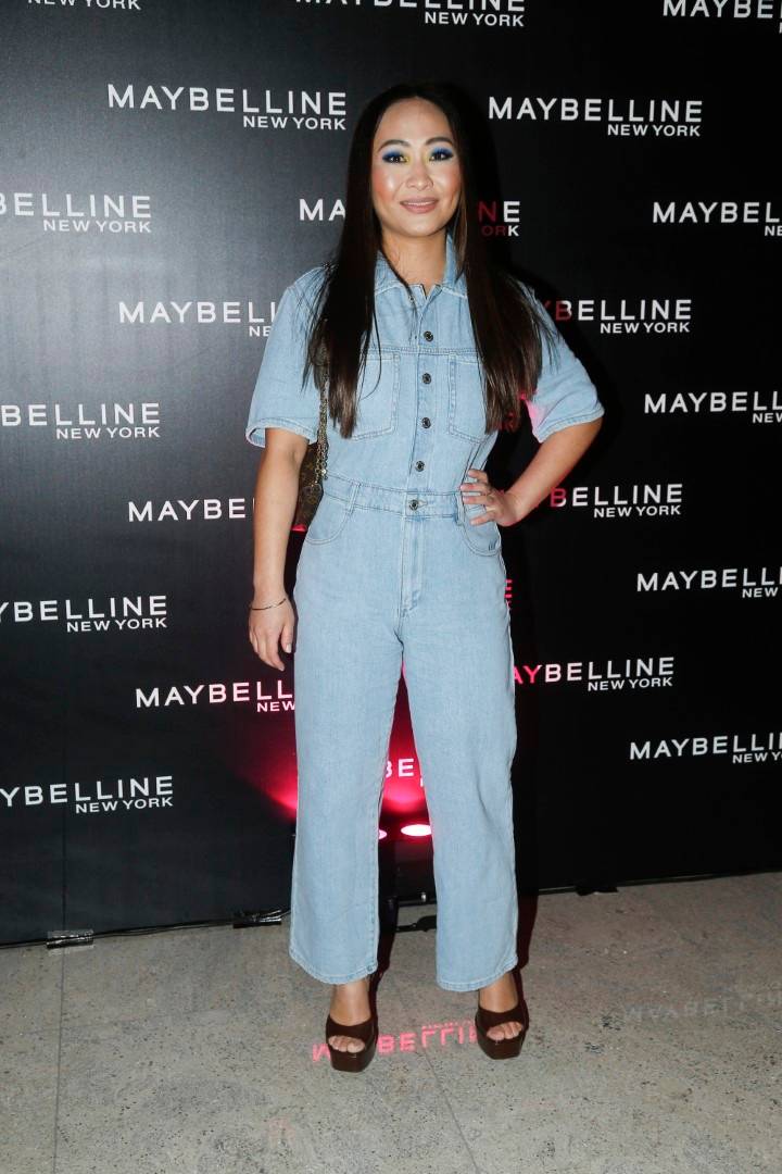 Zjazd celebrytek i tiktokerek na evencie Maybelline: opalona Klaudia Halejcio eksponuje pierścionek, Ida Nowakowska i Emilia Dankwa świecą brzuchami