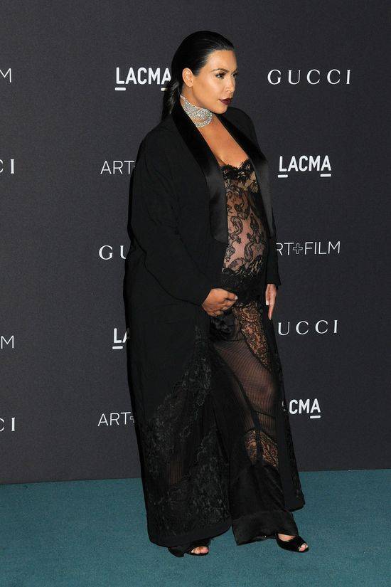 Kim Kardashian ocenia swoje stare stylizacje