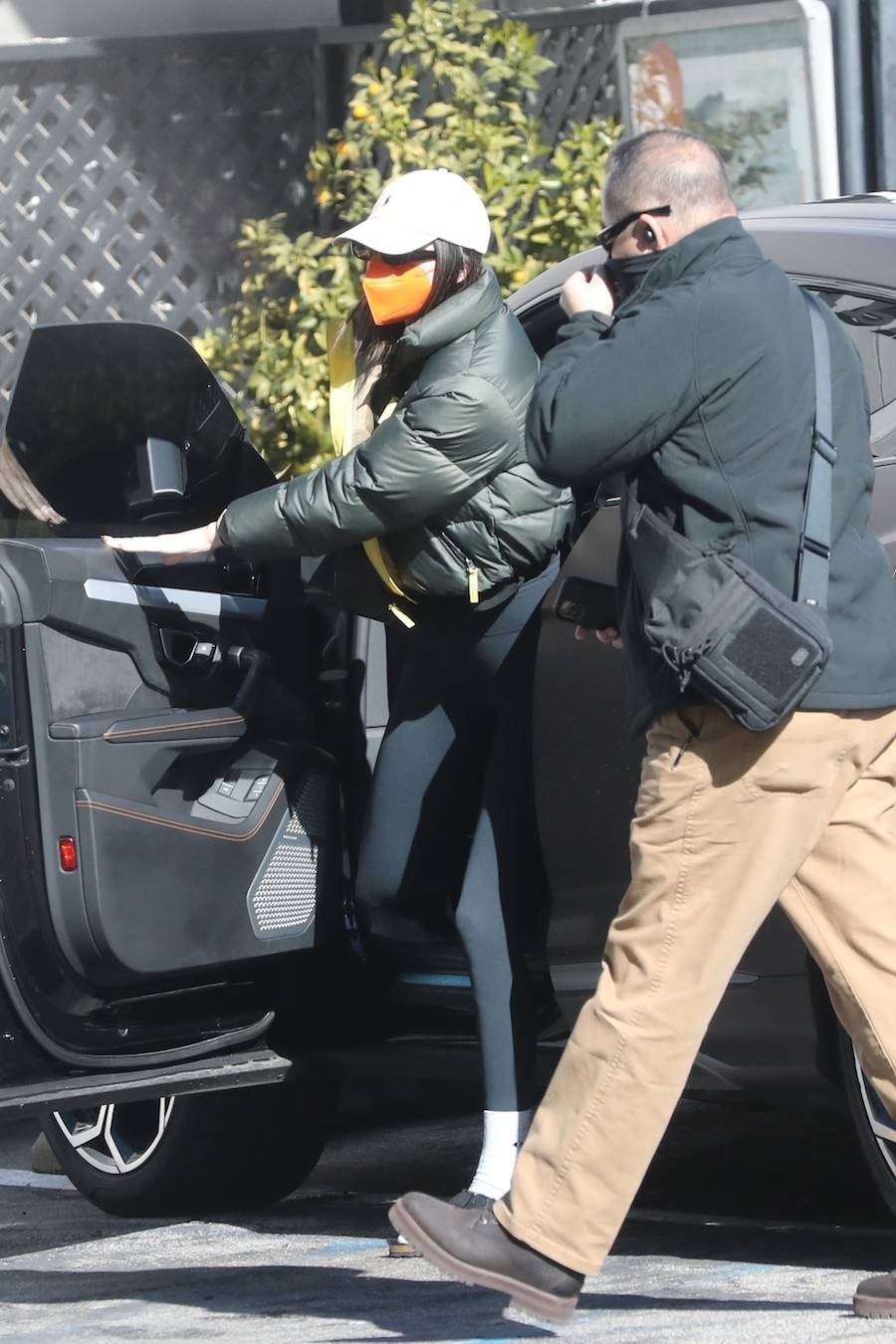 Kendall Jenner wyskoczyła z domu po lunch. Towarzyszył jej OCHRONIARZ