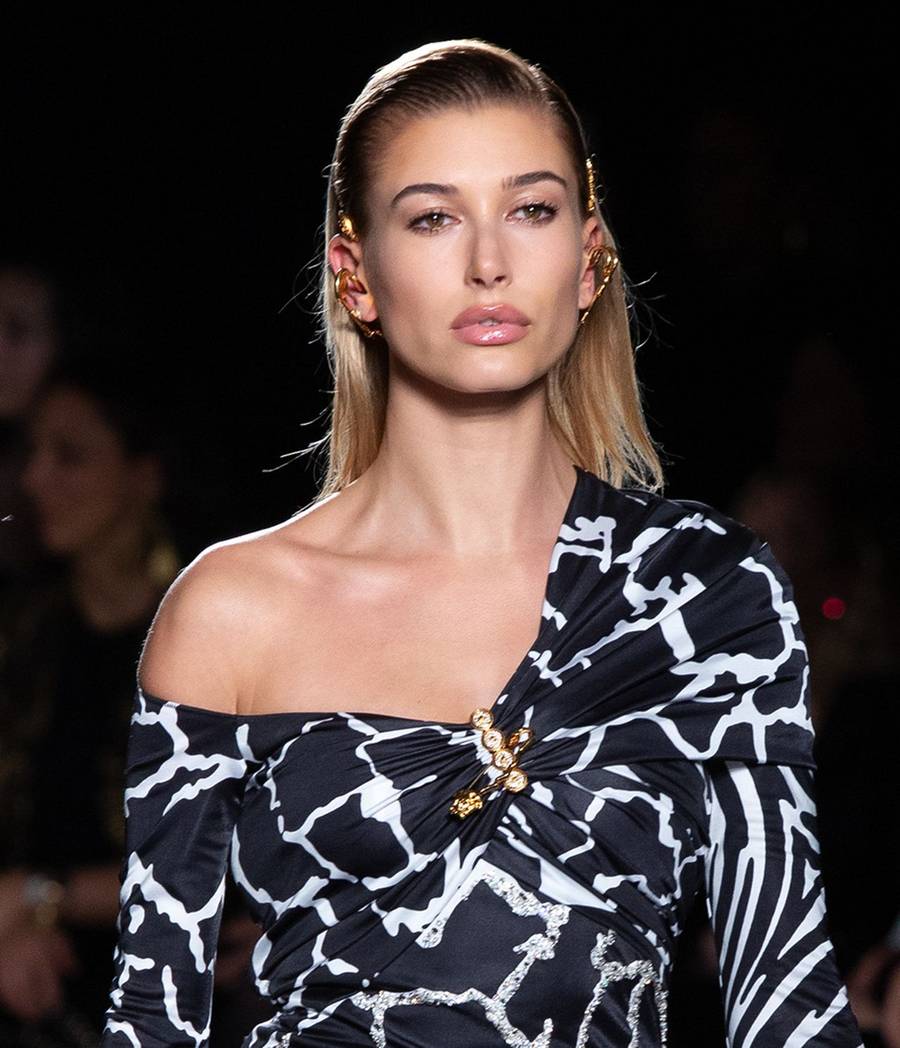 Baldwin, Hadid, Ratajkowski na pokazie VERSACE