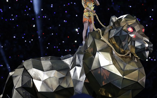 Katy Perry podczas swojego występu na Super Bowl 2015