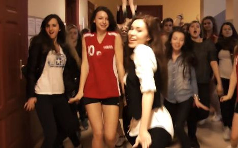 Licealiści z Ełku reklamują swoję szkołę w oscarowym stylu