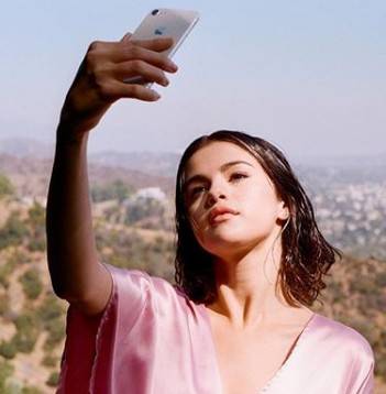 Gdy otrząśniecie się z szoku, gratulujcie Selenie Gomez CIĄŻY