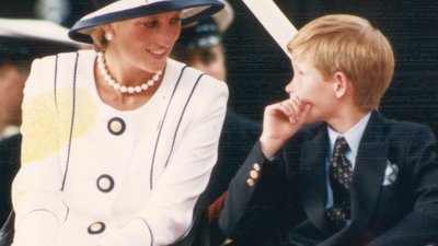 Książę Harry nie obejrzy nowego “The Crown”, bo w serialu “pokazują jego matkę jako DUCHA”