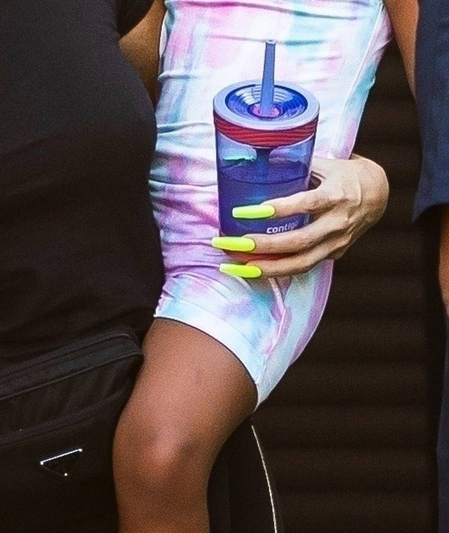 Khloe Kardashian zabrała True na zajęcia gimnastyczne. Uwagę zwracają dłonie celebrytki – nie ze względu na brak pierścionka (ZDJĘCIA)