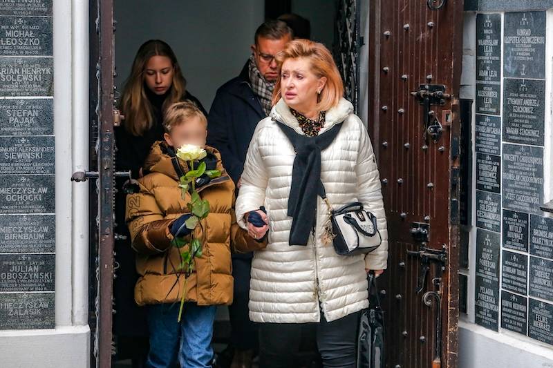 Pogrzeb Eweliny Ślotały. Na pogrzebie mama z wnukiem, a także zaskakująca osobowość