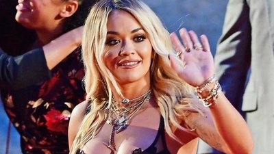 Rita Ora POMYLIŁA czerwony dywan z SYPIALNIĄ?