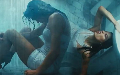 Mokra Urbańska wije się na podłodze w ubikacji (FOTO)