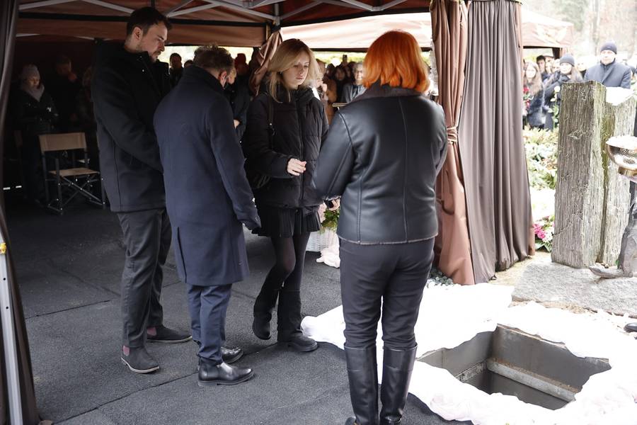 Tłumy na pogrzebie Agnieszki Maciąg: Mąż z córką Helenką, Wilczak, Janiak i Malinowska…