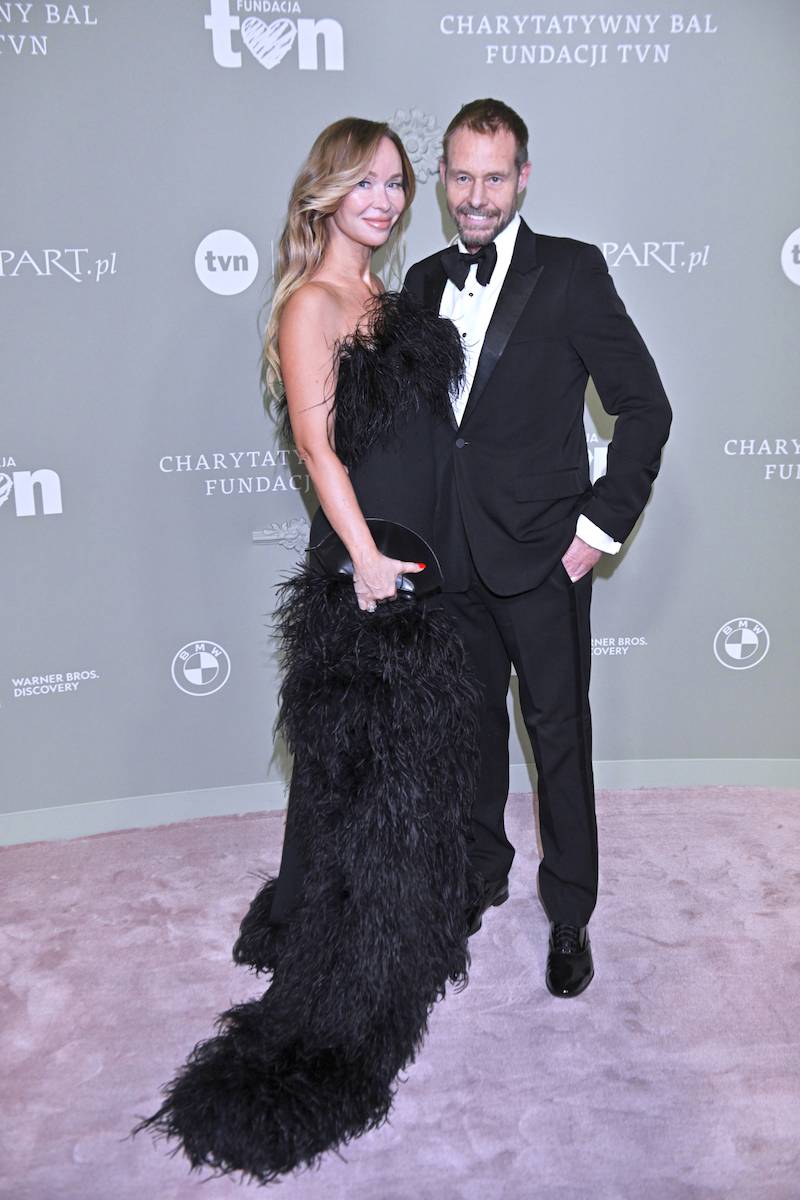 Charytatywny Bal Fundacji TVN. Justyna Gradek z nowym partnerem, Joanna Krupa, Żebrowscy…