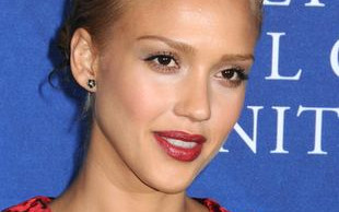 Co Jessica Alba zrobiła z włosami? (FOTO)