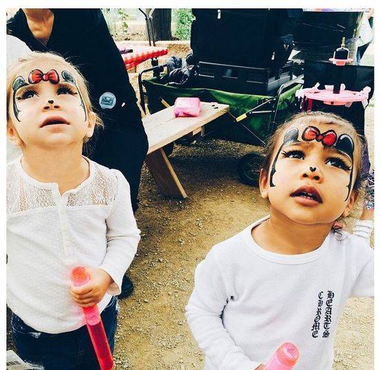 North West i Penelope Disick – najsłodsze brzdące w show biznesie