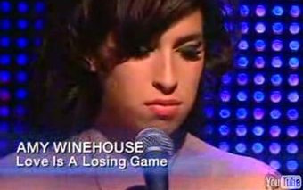 Amy Winehouse jeszcze się trzyma