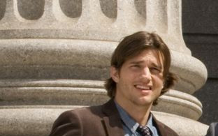 Ashton Kutcher radzi, jak się ubierać