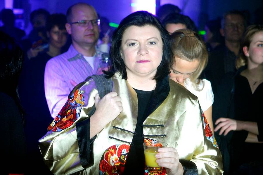 Była “żelazną damą” rynku muzycznego. Zniknęła w atmosferze skandalu. Co teraz robi Katarzyna Kanclerz?