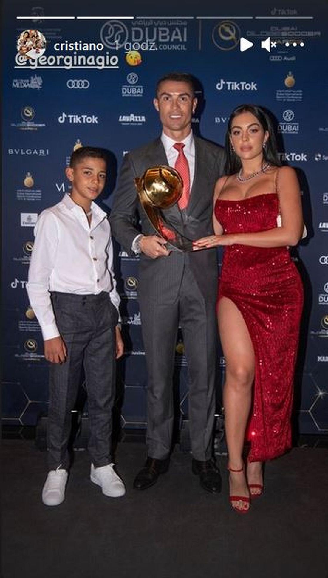 Cristiano Ronaldo z Georginą Rodriguez i synem na gali Globe Soccer Awards