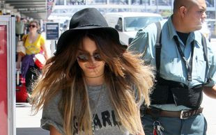 Vanessa Hudgens zapomniała grzebienia? (FOTO)