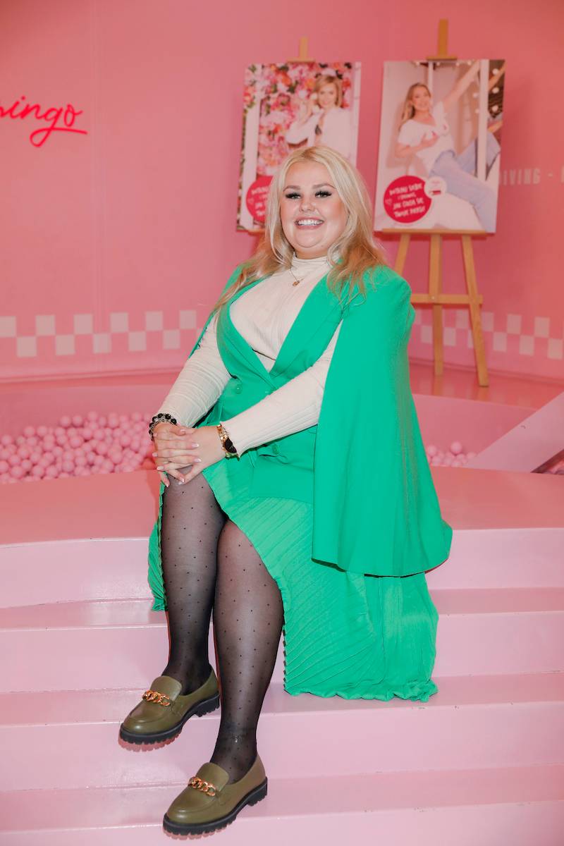 “Dotykam = Wygrywam”. Elżbieta Romanowska eksponuje nogi, dawno niewidziana Ola Kisio, Anna Gzyra…