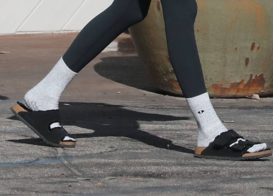 Kendall Jenner wyskoczyła z domu po lunch. Towarzyszył jej OCHRONIARZ