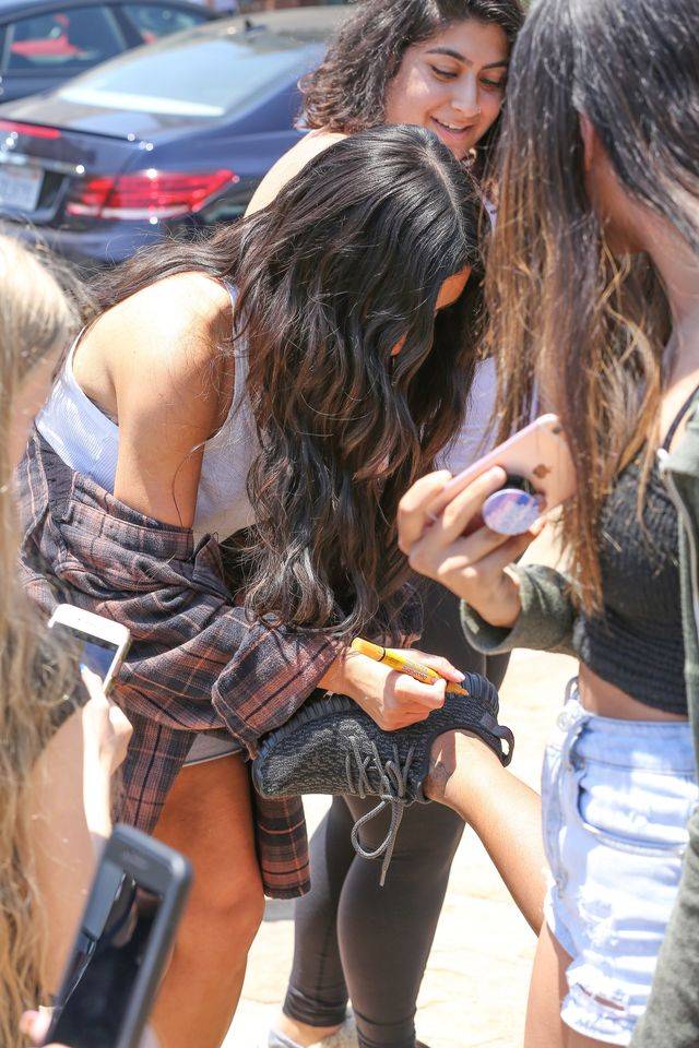 Kim Kardashian robi selfies z fankami