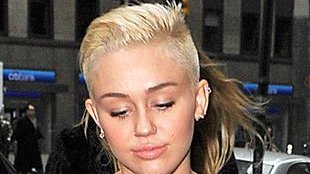 Miley Cyrus nie lubi patrzeć na swoje stare zdjęcia