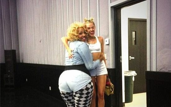 Ashley Amazon – matka twerkania