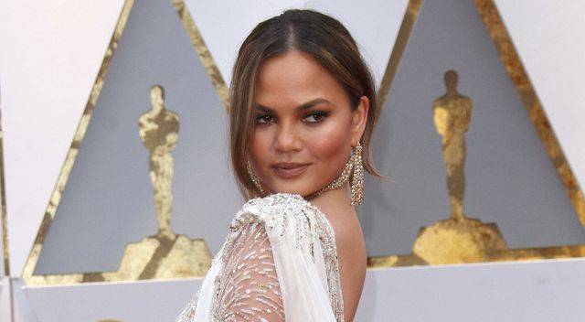 Chrissy Teigen przyznaje, że ma problem z alkoholem