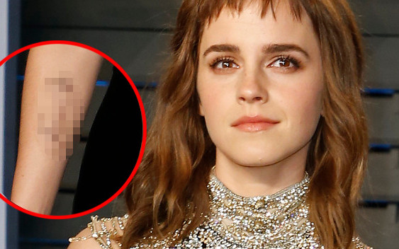 Emma Watson ma nowy, DUŻY tatuaż z BŁĘDEM (ZDJĘCIA)