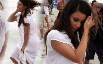 Kim Kardashian pręży się na plaży w świetle fleszy (FOTO)