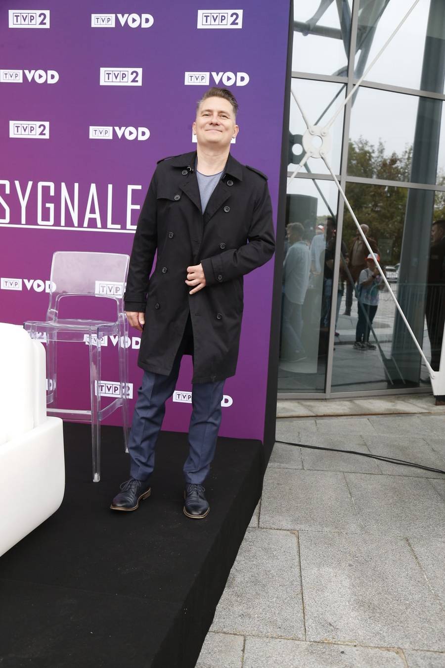 Ogromne emocje na zlocie fanów serialu “Na sygnale”! W uroczym różu Monika Mazur, cały na biało Dariusz Wieteska…