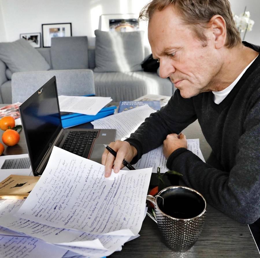 Jak mieszka Donald Tusk? Od 30 lat żyje w skromnym sopockim mieszkanku w kamienicy! (ZDJĘCIA)