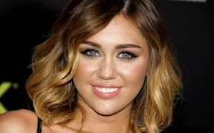 Miley Cyrus wróciła do bardzo jasnego blondu (FOTO)