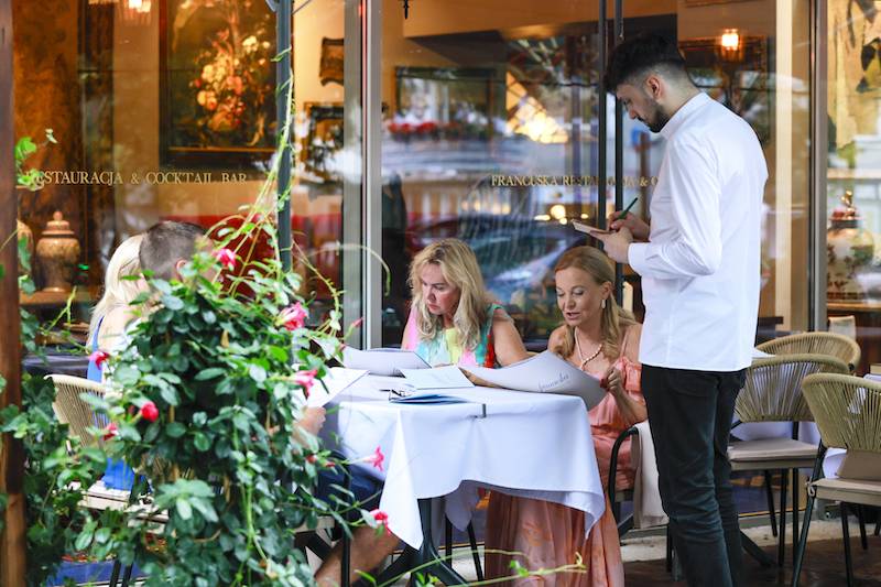 Laura Łącz na obiedzie z synem. Poznała przyszłą synową! (ZDJĘCIA)