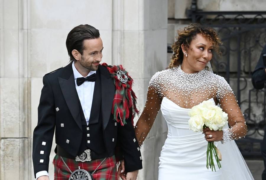Mel B po raz trzeci wyszła za mąż! Szkockie wdzianko pana młodego zrobiło prawdziwą furorę (FOTO)