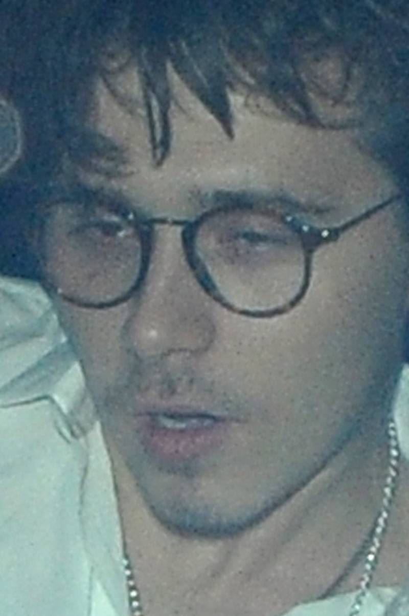 Pijany w sztok Brooklyn Beckham odjeżdża z dziewczyną z imprezy (ZDJĘCIA)