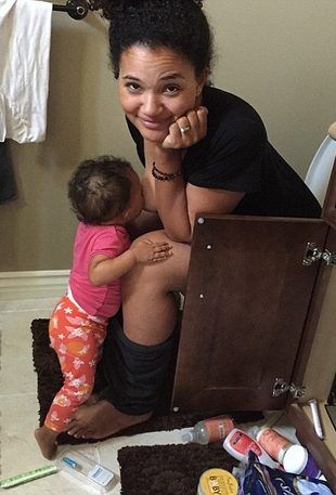 mama-na-ubikacji-karmi-piersia-g-R1