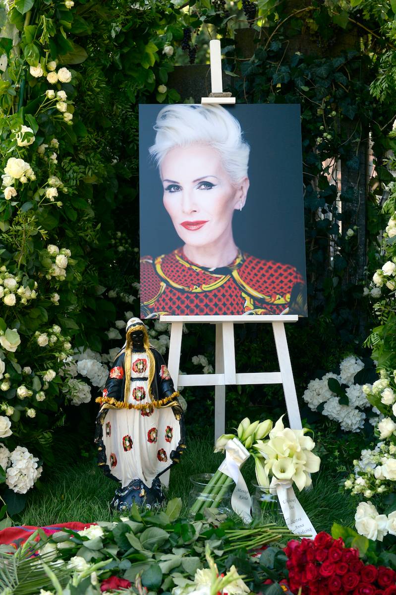 Niezwykłe pogrzeby gwiazd. Niektóre rytuały szokują