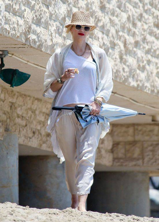 Gwen Stefani na plaży z synami