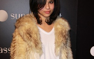 Zoe Kravitz prowokuje obrońców zwierząt? (FOTO)