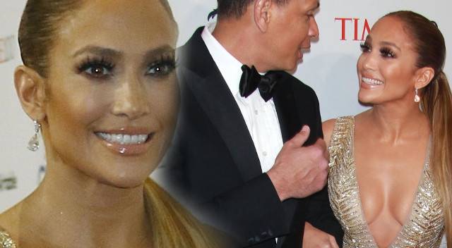 Jennifer Lopez pozowała na gali z CIĄŻOWYM brzuszkiem?!