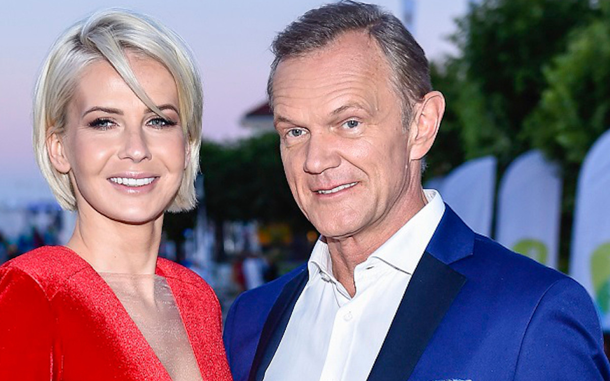 Cezary Pazura wstawił nowe zdjęcie żony na Instagram. “Super „stylówka” do podlewania ogródka”