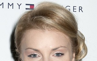 Ekologiczna Izabella Miko w sukience jak z plastiku (FOTO)