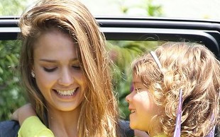 Jessica Alba z rodziną przebrali się za Iniemamocnych (FOTO)