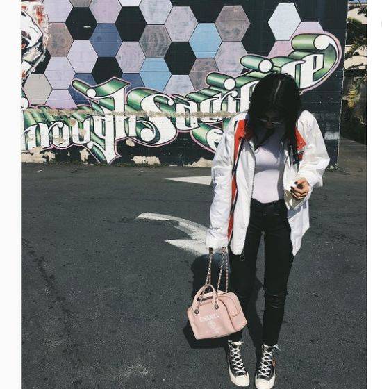 Co zgubiła Kylie Jenner? Czego od lat szuka na ziemi?